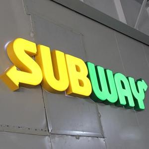 ENSEIGNE LUMINEUSE 3D LED EXTÉRIEURE “SUBWAY” LETTRES BOITIERS 40CM + 400W