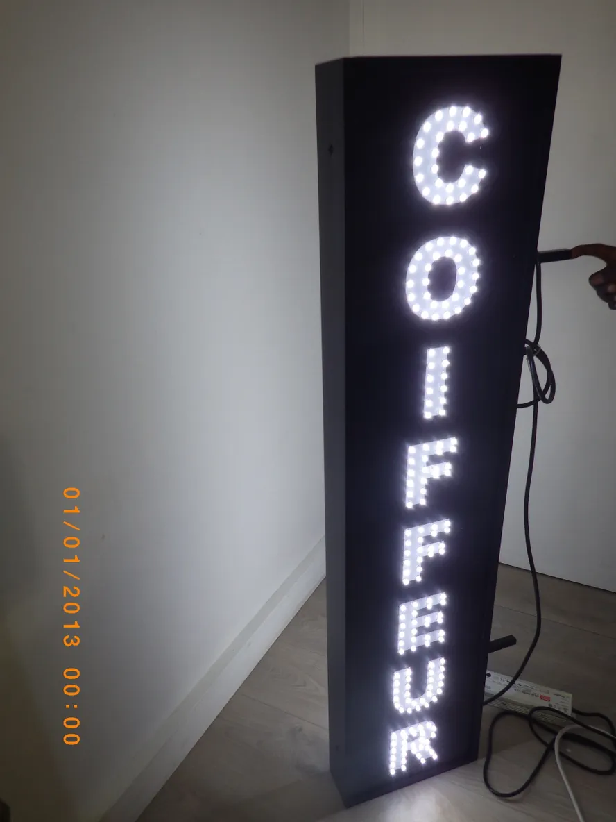 PANNEAU LED DOUBLE FACE POUR SALON DE COIFFURE EXTÉRIEUR 130X30 CM – Image 3