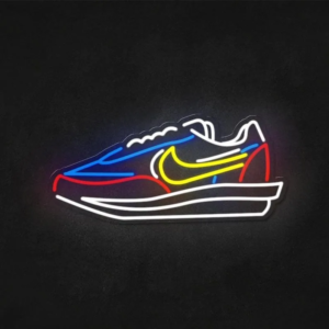 LUMIÈRE D’AMBIANCE “SNEAKERS”, NÉON FLEX ADAPTABLE, DISPONIBLE EN 30×15 cm