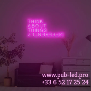 DÉCORATION LUMINEUSE NÉON “THINK ABOUT THINGS DIFFERENTLY” - 50-89 CM
