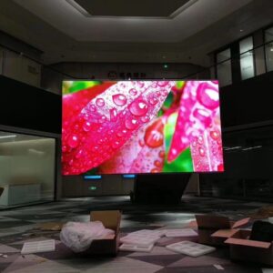 ECRAN LED P1.53 INTERIEUR ÉCRAN LED P1.53, 100×100 CM, POUR VITRINE ET INTÉRIEUR, HAUTE LUMINOSITÉPROGRAMMABLE TRES HAUTE LUMINOSITE VISIBLE EN PLEIN SOLEIL 100x100 cm