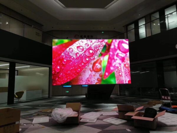 ECRAN LED P1.53 INTERIEUR ÉCRAN LED P1.53, 100×100 CM, POUR VITRINE ET INTÉRIEUR, HAUTE LUMINOSITÉPROGRAMMABLE TRES HAUTE LUMINOSITE VISIBLE EN PLEIN SOLEIL 100x100 cm